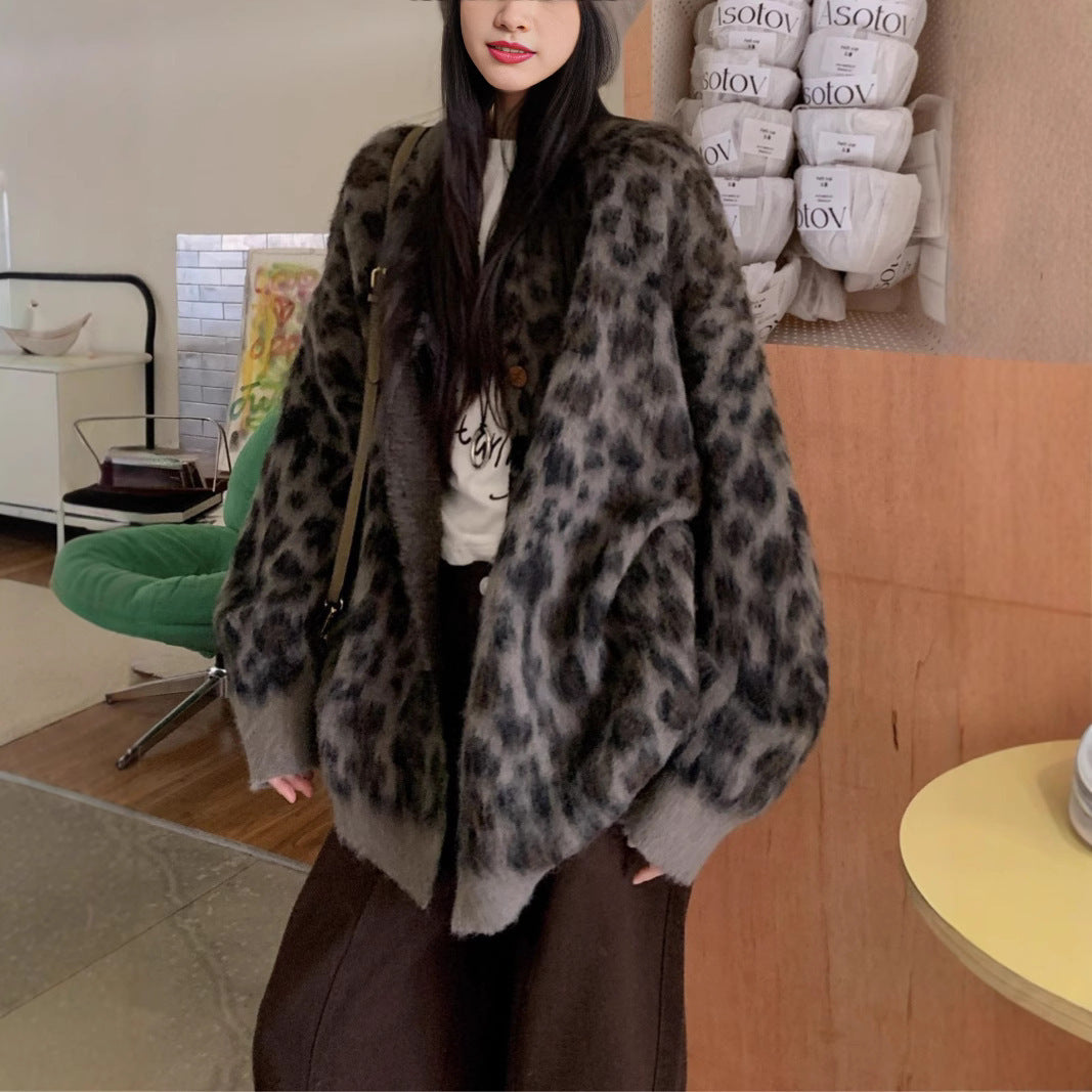 Women's Round-Neck Leopard Print Thickened Brushed Sweater