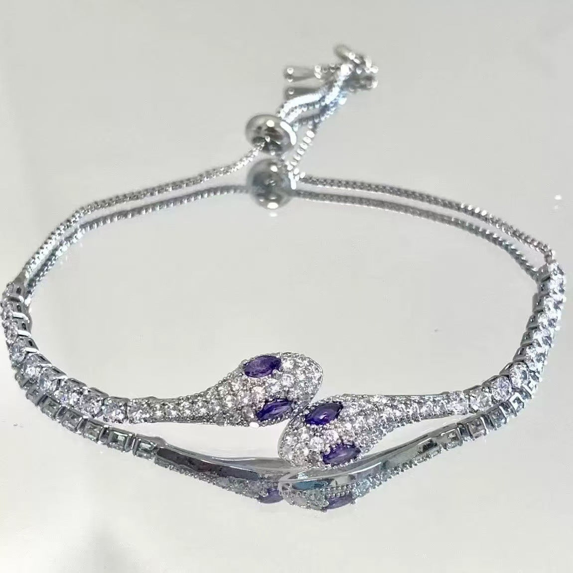 Elegant Rhinestone Bracelet – Vintage White All-Matching Jewelry
