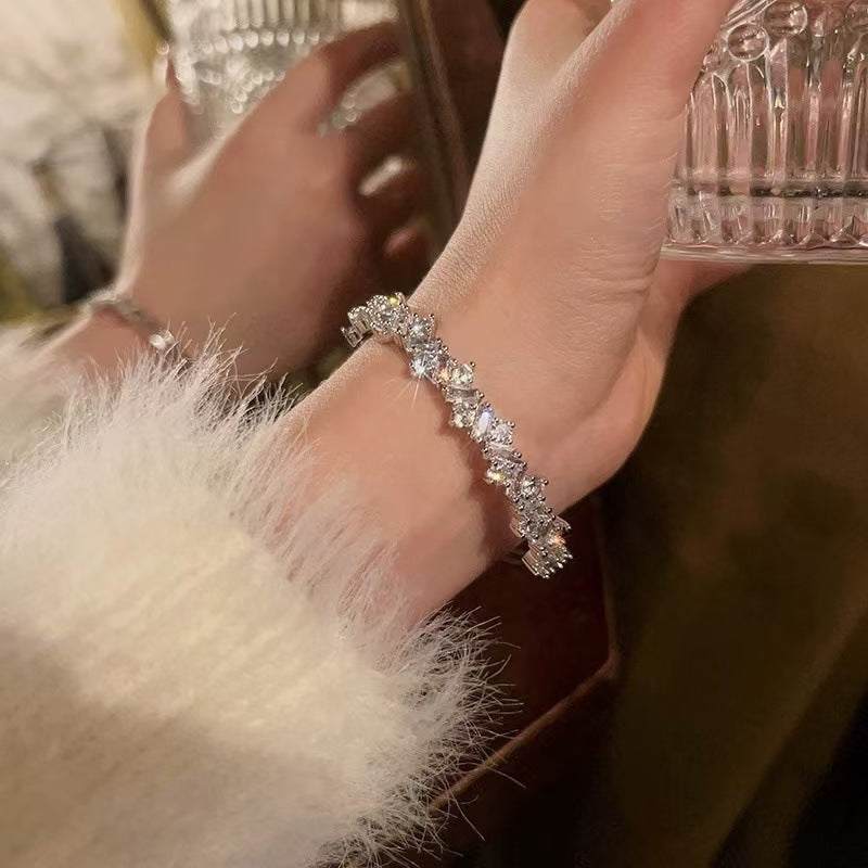Elegant Rhinestone Bracelet – Vintage White All-Matching Jewelry