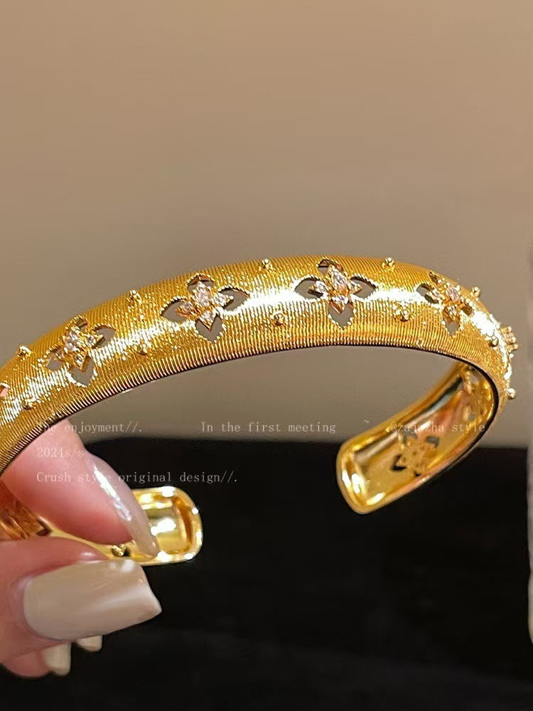 Elegant Rhinestone Bracelet – Vintage White All-Matching Jewelry