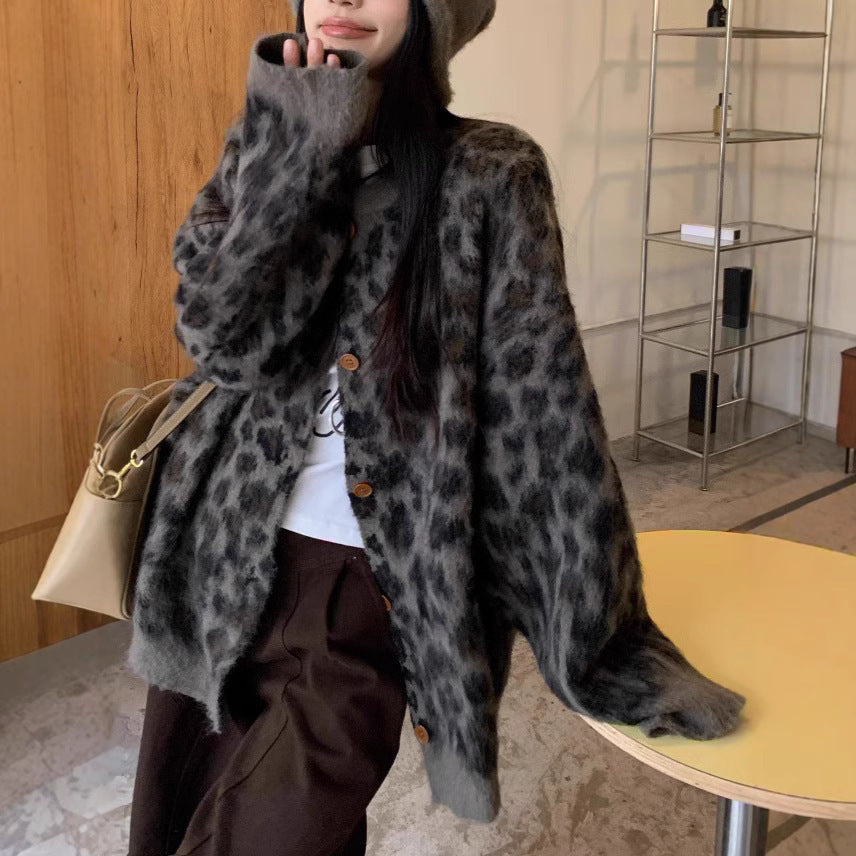 Women's Round-Neck Leopard Print Thickened Brushed Sweater