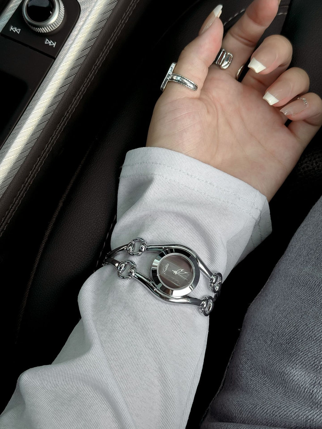 Casual and Versatile Women's Watch with Niche Hollow Design