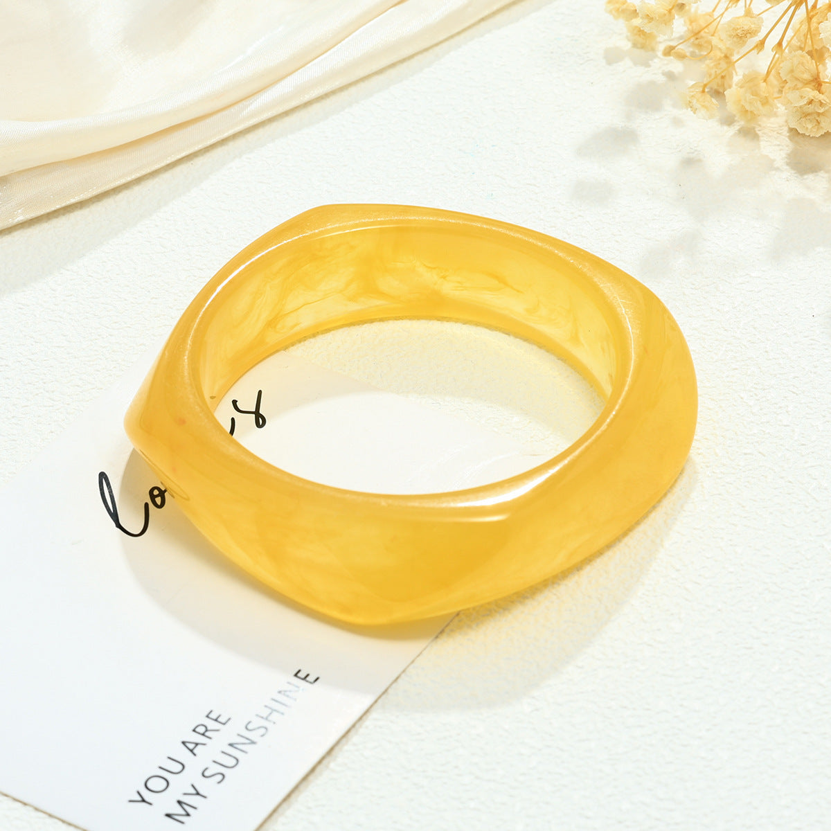 Geometric Coffee Resin Bracelet
Modern Elegance in Every Curve