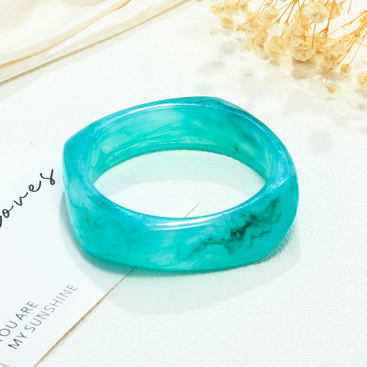 Geometric Coffee Resin Bracelet
Modern Elegance in Every Curve