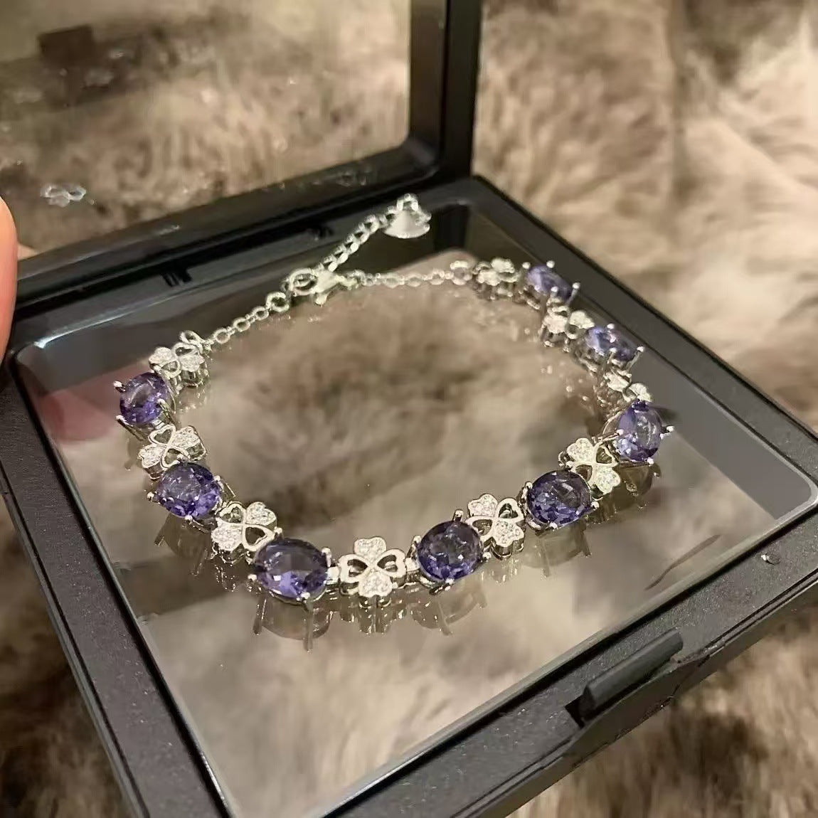 Elegant Rhinestone Bracelet – Vintage White All-Matching Jewelry