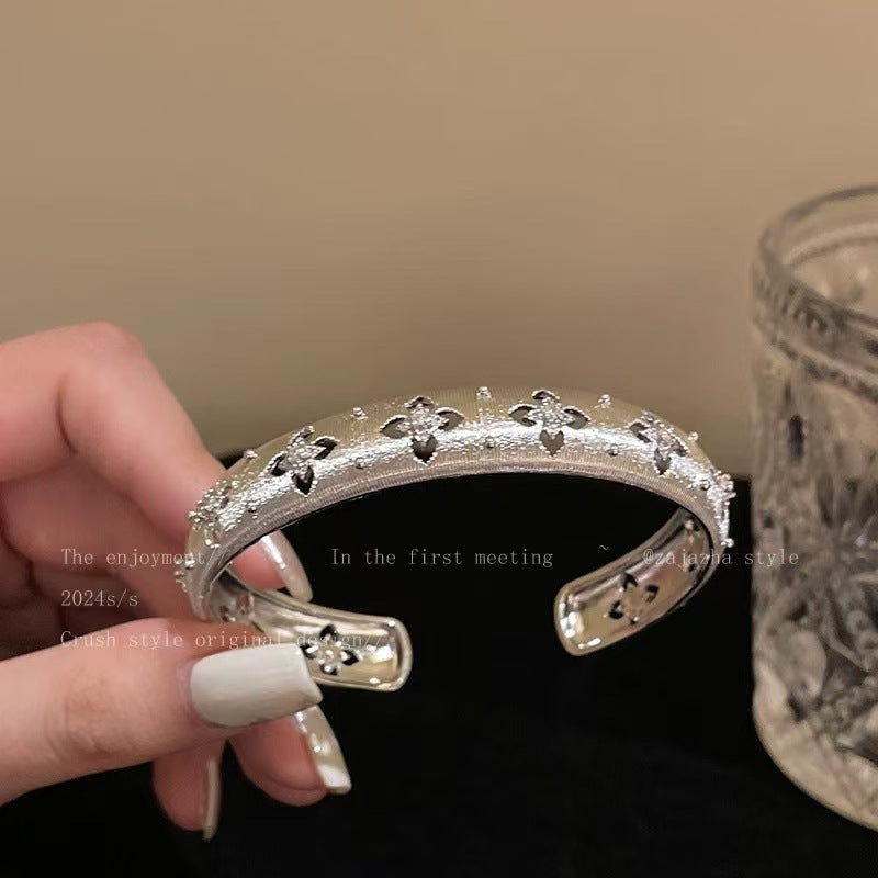 Elegant Rhinestone Bracelet – Vintage White All-Matching Jewelry