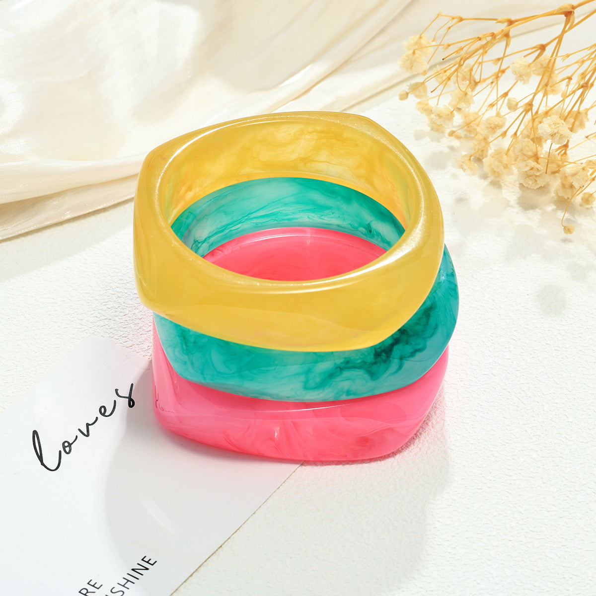 Geometric Coffee Resin Bracelet
Modern Elegance in Every Curve