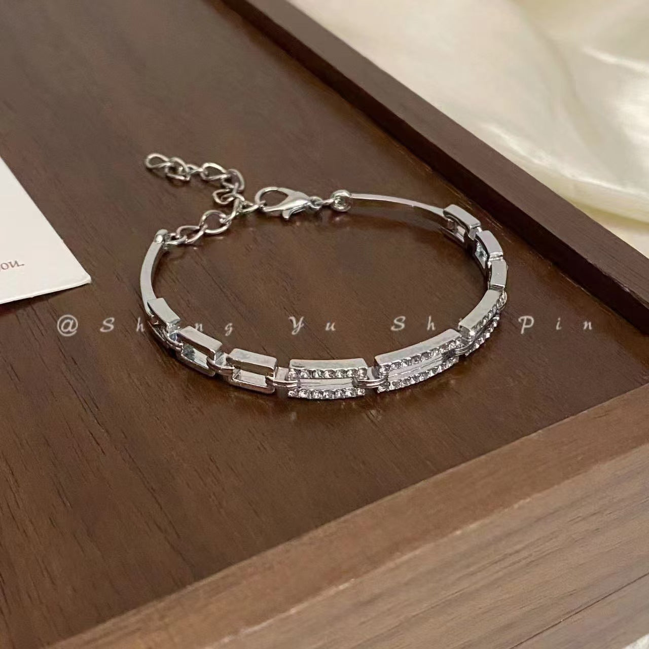 Elegant Rhinestone Bracelet – Vintage White All-Matching Jewelry