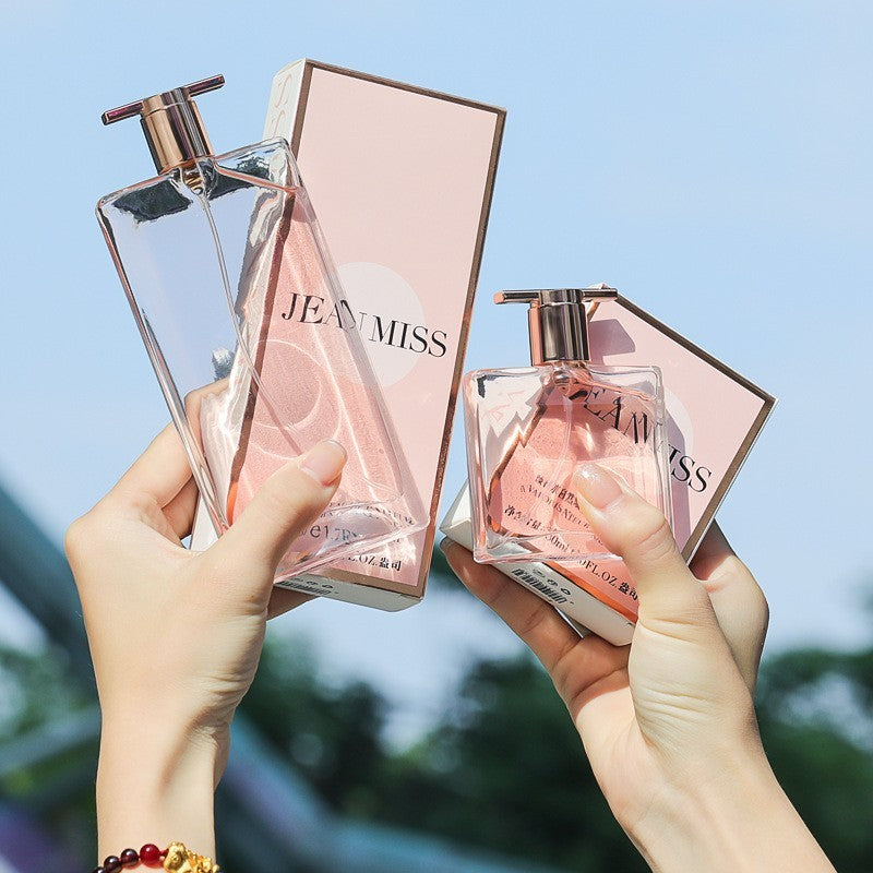 Floral Tone Perfume
Fresh, Feminine & Long-lasting