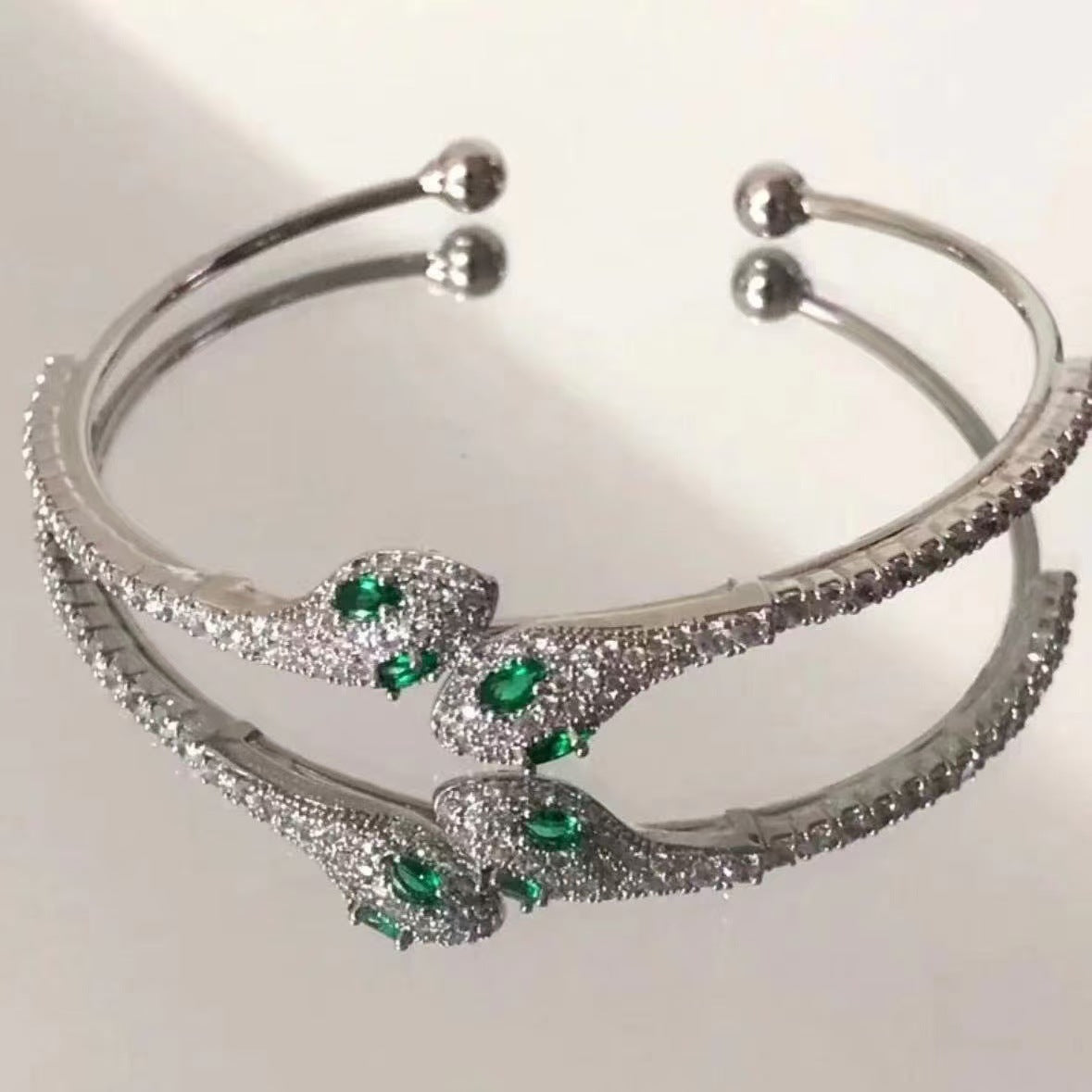 Elegant Rhinestone Bracelet – Vintage White All-Matching Jewelry