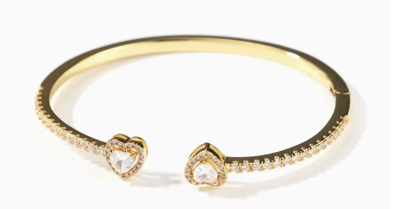 Heart Diamond Bracelet – Fine Circle Pair
Elegant Sparkle, Timeless Charm