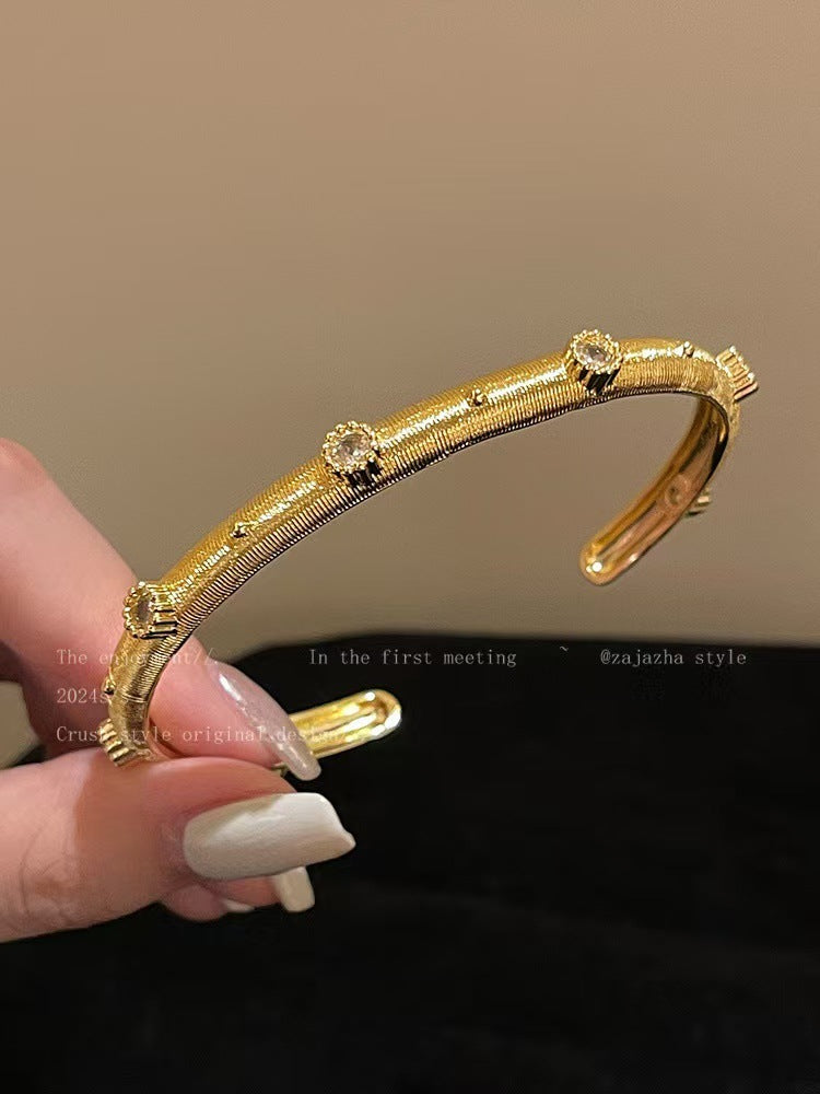 Elegant Rhinestone Bracelet – Vintage White All-Matching Jewelry