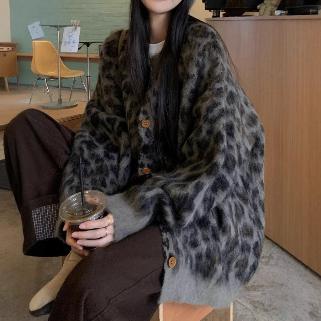 Women's Round-Neck Leopard Print Thickened Brushed Sweater